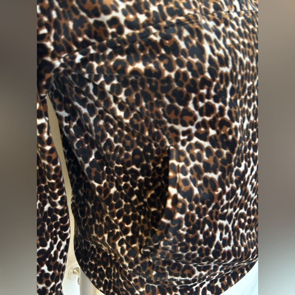 Juicy Couture Leopard Print Velour Pullover Sweatshirt Size Small - Picture 4 of 11